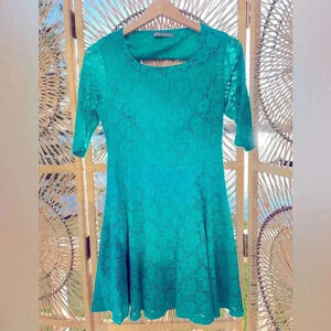 6/$20. Graduation dress , formal, wedding embroidered teal dress medium